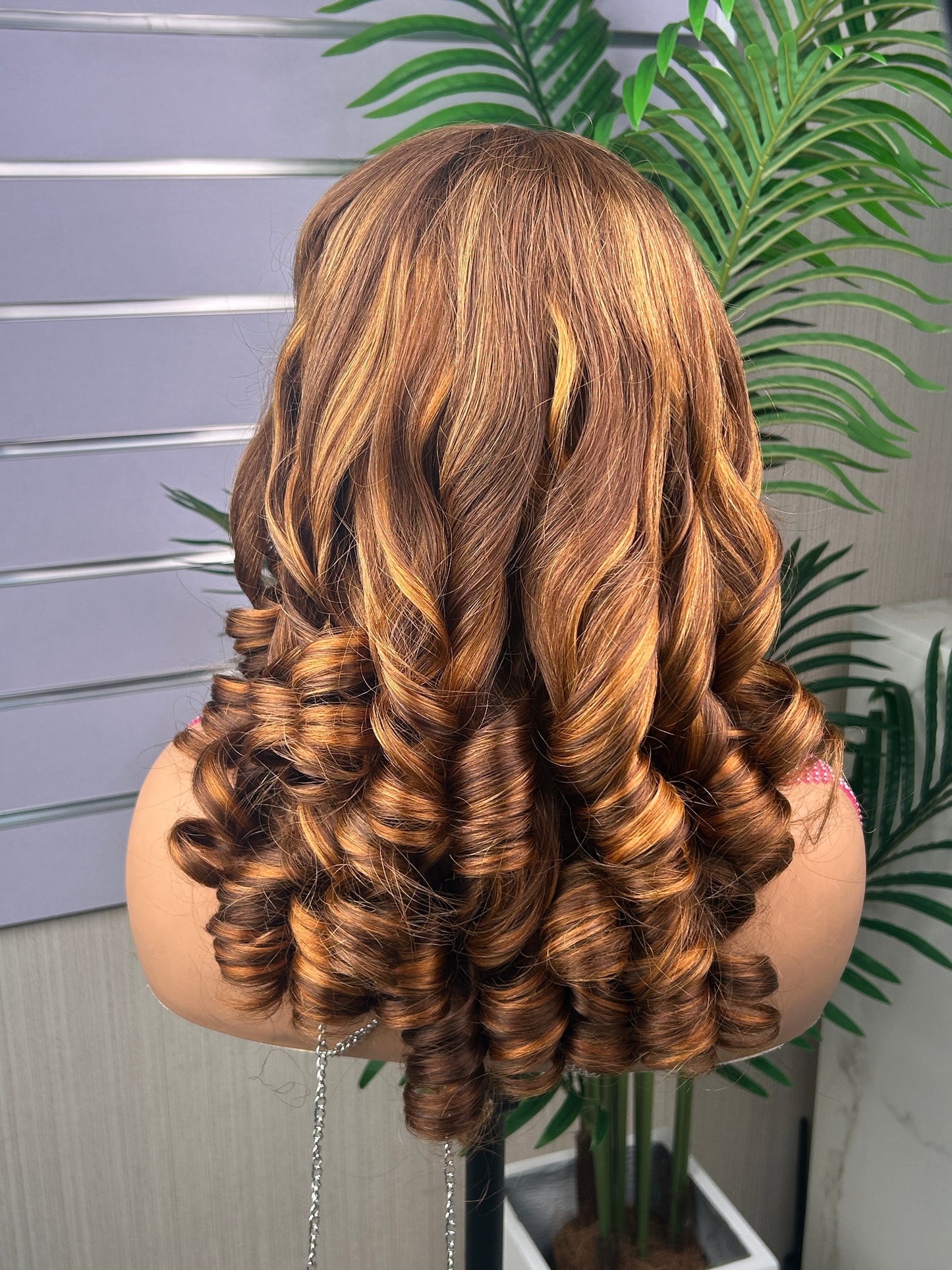 Amara 18' Bouncy Remy Wig - Brown Highlight